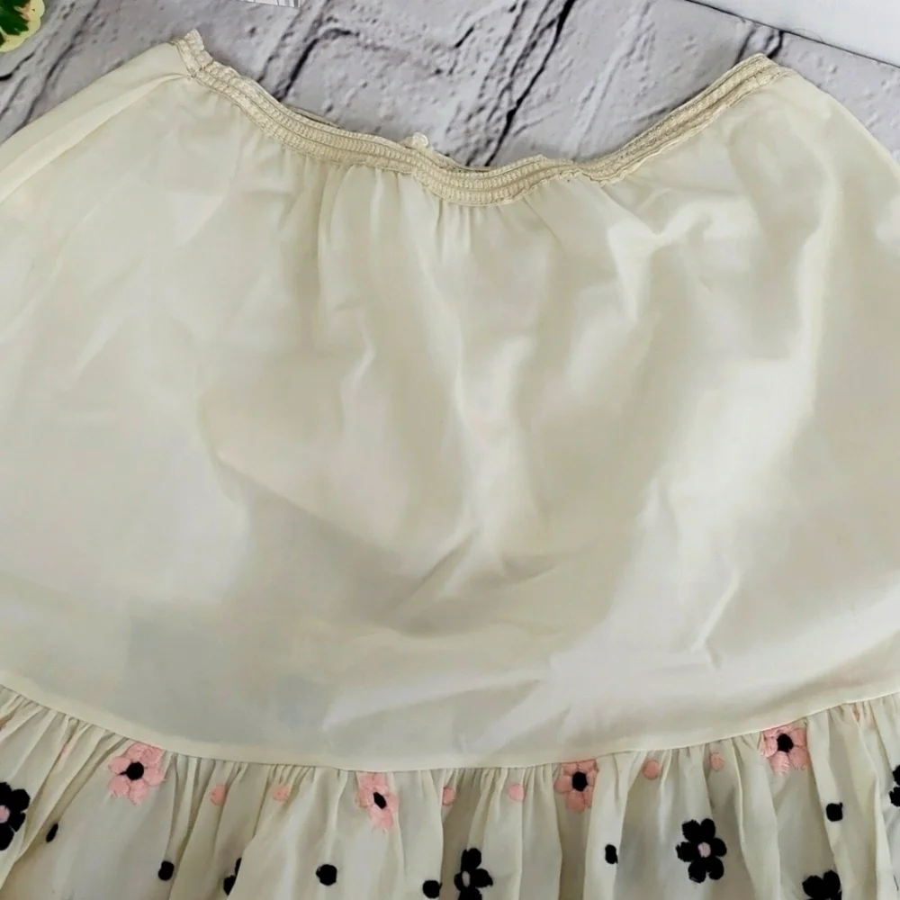 Vintage 50s Half Slip Embroiidered Flowers. Acetate GUC See Pics - Picture 3 of 15
